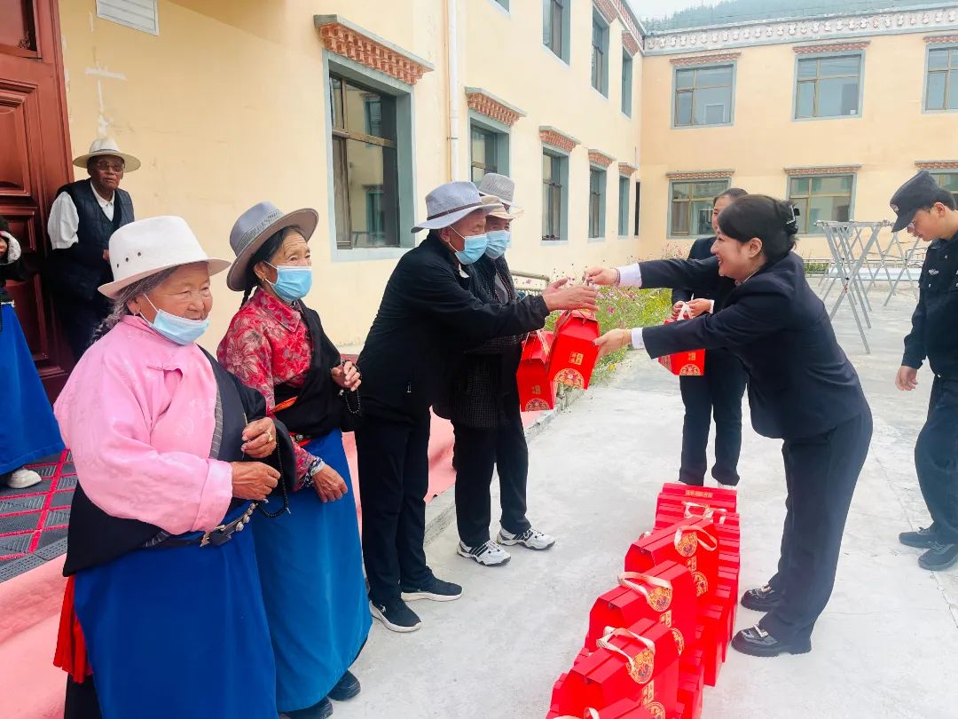 月满中秋 情系桑榆 &mdash;&mdash;夏河县人民法院党支部开展中秋慰问敬老院主题党日活动