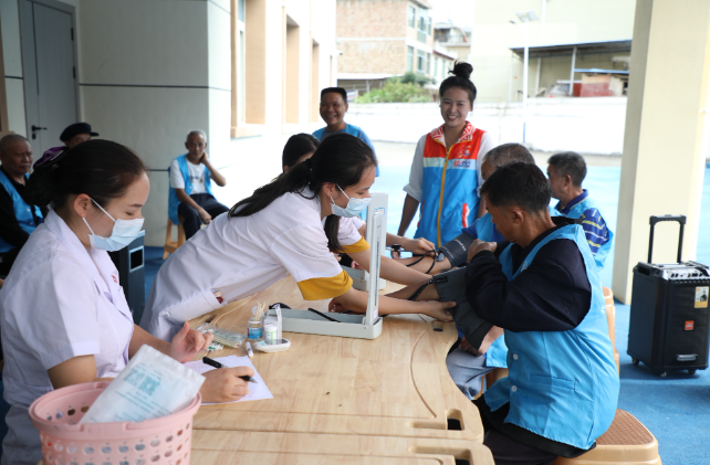 衡山：文艺演出送温暖 养老院里展笑颜