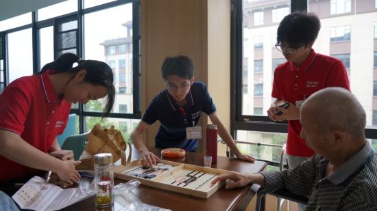 &ldquo;00&rdquo;后驾到养老院