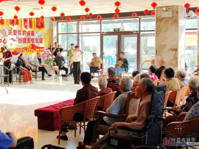 戏曲盛宴温暖养老院，文化惠民情满金秋