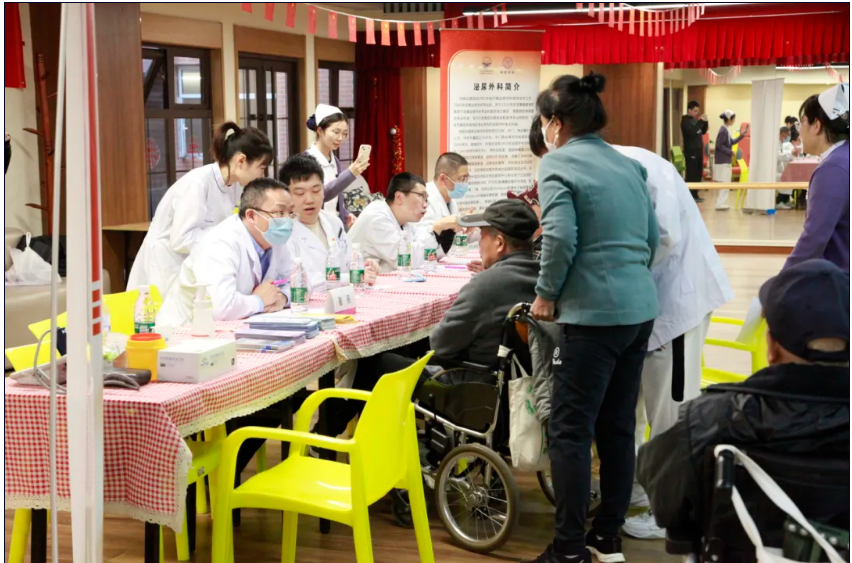 民航总医院泌尿外科走进长友养老院，共筑老年男性健康防线