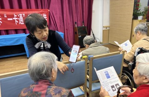 青羊区社保服务“帮帮团”走进养老院 助力老人社保认证