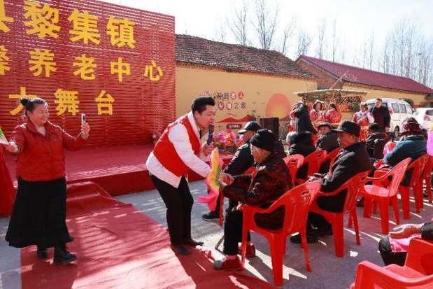 固始县陈淋子服务队：新年慰问演出，情暖养老院