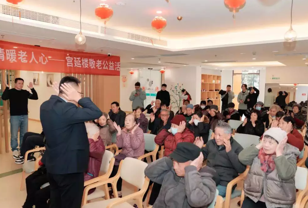 腊八情暖养老院：宫延楼传递关爱