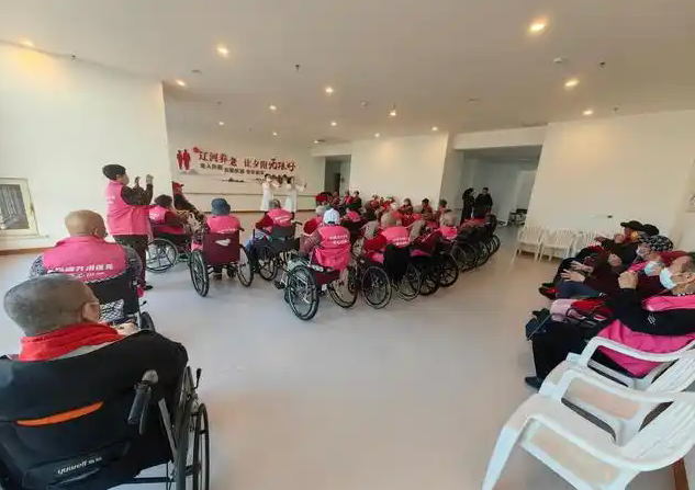辽宁盘锦：幼师点亮养老院的别样活力