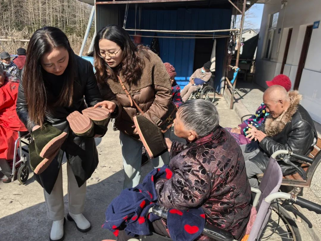 新春将至，县女企业家联合会养老院慰问暖人心