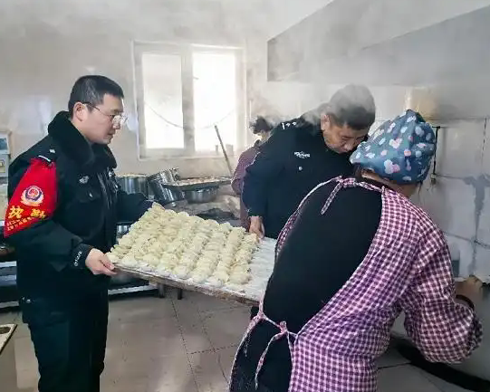赵光派出所走进辖区养老院，情暖新春