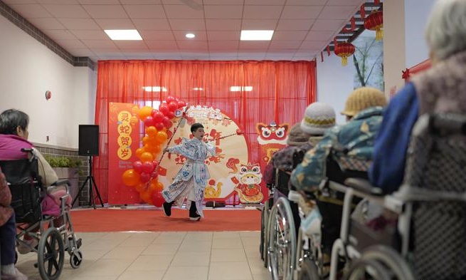 荔湾小学生走进养老院，共绘元宵温暖画卷