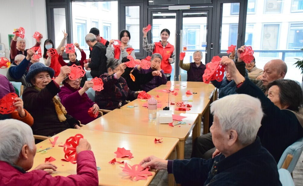 养老院里的新春盛会：爱与文化的交织传承