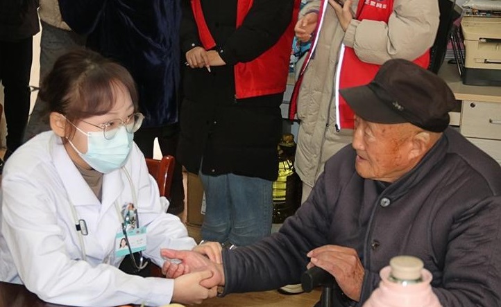 烟台市中医医院专家走进养老院，中医义诊暖人心