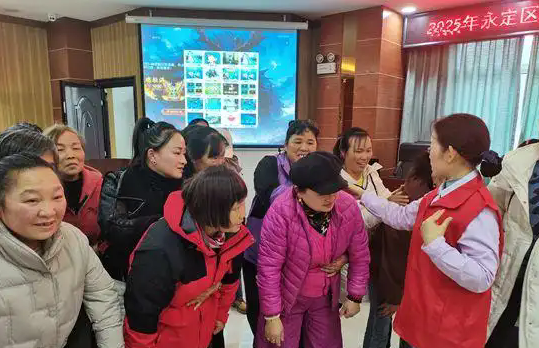 助力养老安全，张家界市永定区妇保院为 9 家机构开展急救培训