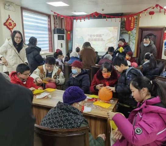 晨报小记者走进养老院：传递温暖，共庆佳节