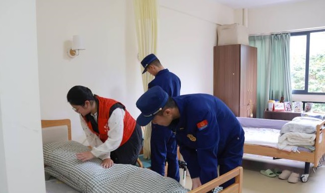 厦门 “火焰蓝” 情暖养老院，传承雷锋精神