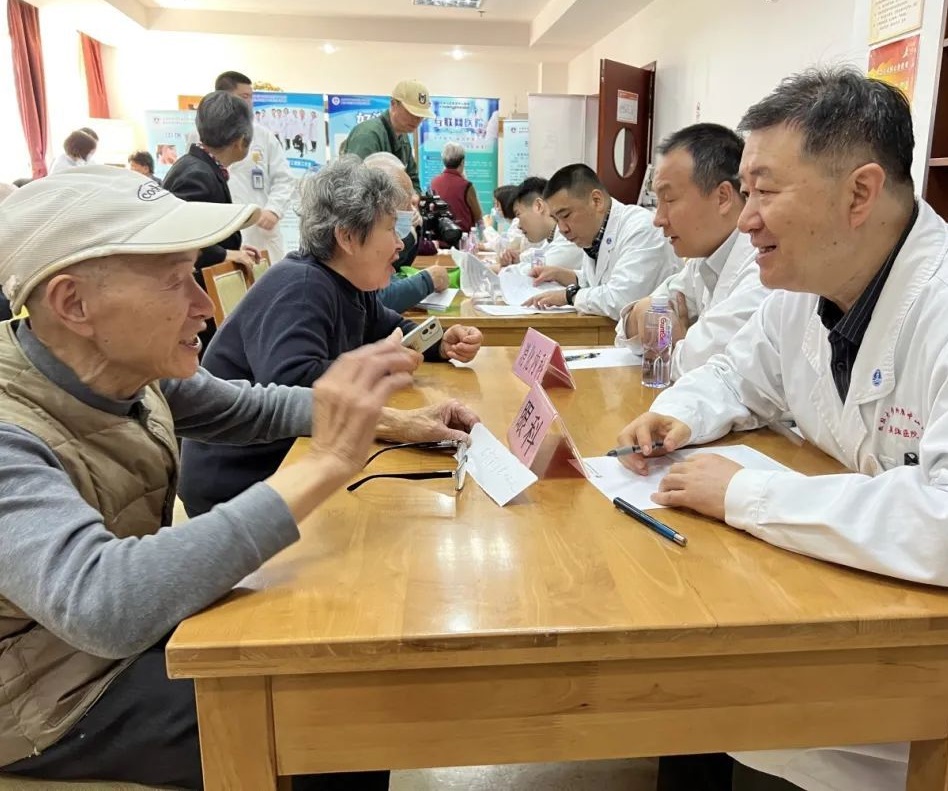 宝山医养融合新突破：便捷就医走进养老院