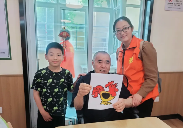 兴园社区养老服务中心爱心行动：情暖养老院，传承尊老新风尚