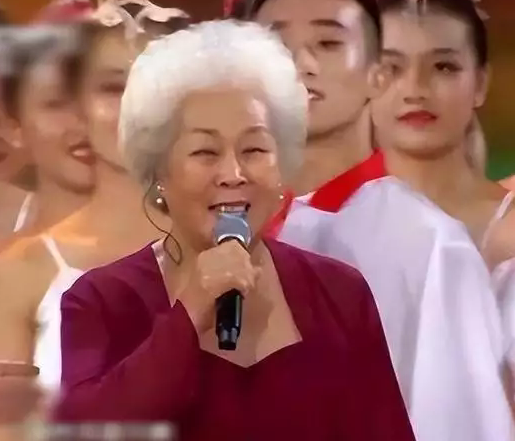 于淑珍的养老选择：从艺术家人生轨迹看当代银发群体的自主养老趋势