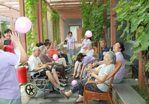 北京养老院创新：当 “走读式” 照护成为养老新选择