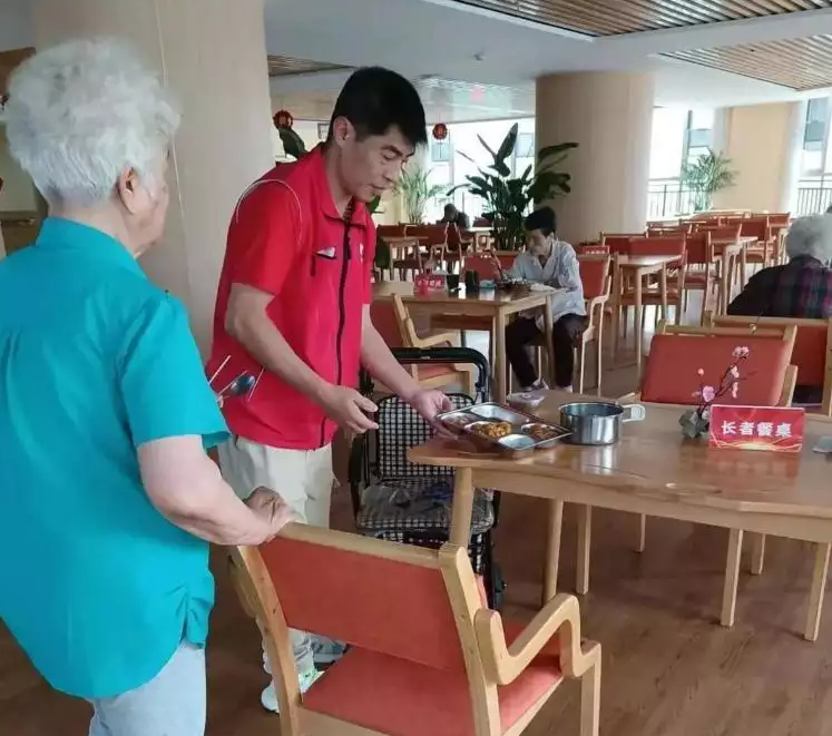 上海首批不婚女性养老院生活实录：当 “自主养老” 撞上银发时代的现实考卷