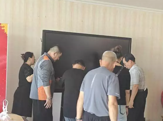 公益暖夕阳：从 “添菜” 到 “添暖”，养老院里的精神关怀新实践